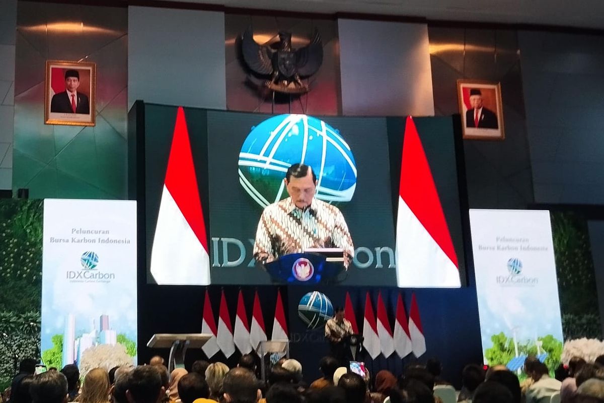 Menteri Koordinator Bidang Kemaritiman Luhut Binsar Pandjaitan di Main Hall Bursa Efek Indonesia (BEI) di Jakarta, Selasa (26/9/2023).