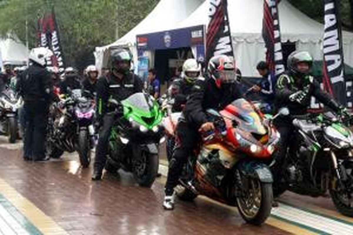 Burtor 2014 menjadi ajang diskon aneka suku cadang sepeda motor, bekas atau pun baru. Sebelumnya, anggota komunitas melakukan rolling city.