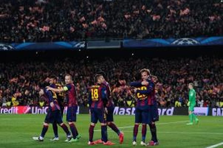 Para pemain Barcelona merayakan gol pembuka Ivan Rakitic ke gawang Manchester City di leg kedua babak 16-besar Liga Champions, Rabu atau Kamis (19/3/2015) dini hari WIB.