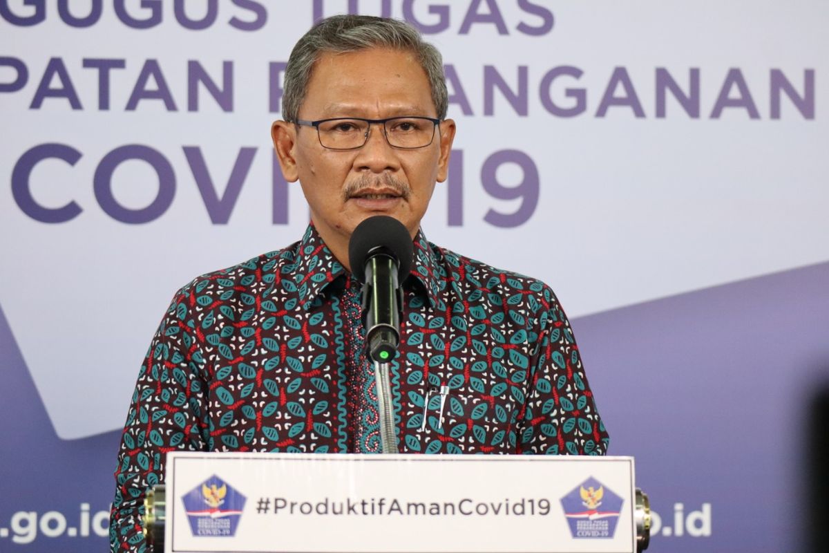 Juru Bicara Pemerintah untuk Penanganan Covid-19 Achmad Yurianto memberi keterangan di Graha Badan Nasional Penanggulangan Bencana (BNPB), Jakarta, Senin (6/7/2020).
