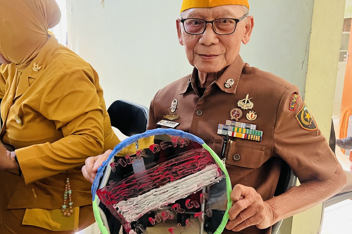 Lukisan Kaca dan Pesan Moral dari Sang Veteran bagi Generasi Muda RI