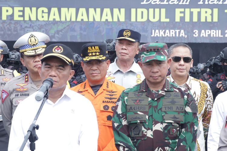 Direktur Utama Jasa Raharja Rivan A Purwantono pada kegiatan Apel Gelar Pasukan Operasi Ketupat 2024 di Monumen Nasional (Monas), Jakarta Pusat, Rabu (3/4/2024).