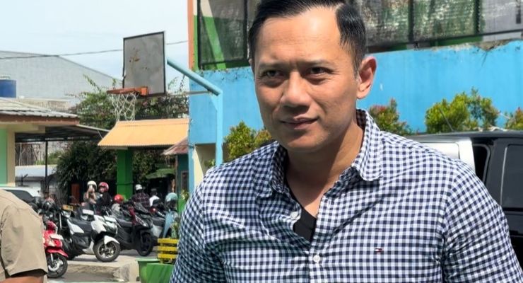 Naik Mobil "Double Cabin", AHY Mencoblos di TPS 28 Cipete Utara