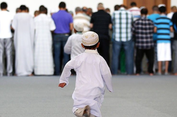 Cara Mengajarkan Anak Shalat Tanpa Membuatnya Tertekan