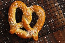 Resep Pretzel ala Aunty Anne's, Jajanan Mal yang Bahannya Sederhana