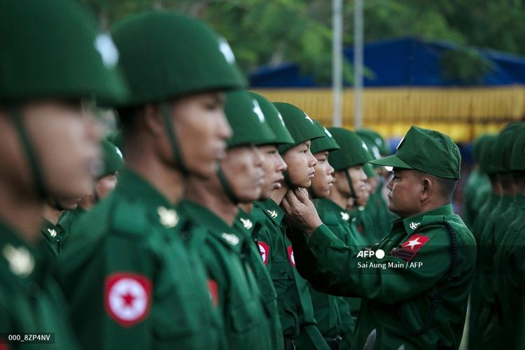 (FILES) In this file photo taken on February 12, 2020, members of the Myanmar military honour guard take part in a ceremony to mark the 73rd National Union Day in Yangon. - Myanmar's army chief has raised on January 27, 2021 the prospect of scrapping the country's constitution as fears swirl about a possible coup by the military over electoral fraud concerns.