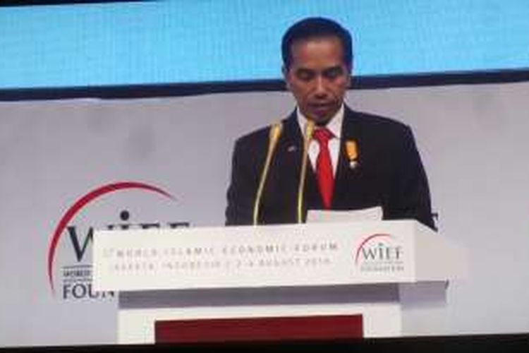 Presiden Joko Widodo memberikan sambutan dalam World Islamic Ecomic Forum di JCC Senayan, Jakarta,  Selasa (2/8/2016).