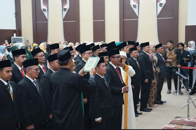 Pelantikan anggota DPRD Kabupaten Pasuruan periode 2024-2029 pada 21 Agustus 2024. Saat ini dua kursi masih kosong karena ditinggal anggota yang maju dalam Pilkada Pasuruan 2024.