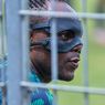 Penampilan Baru Bek Persib Victor Igbonefo dengan Topengnya 