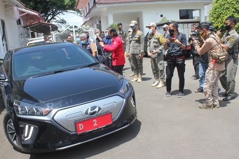 Cerita Wagub Uu Pakai Mobil Listrik ke Cianjur: Nyaman, Tidak Bising