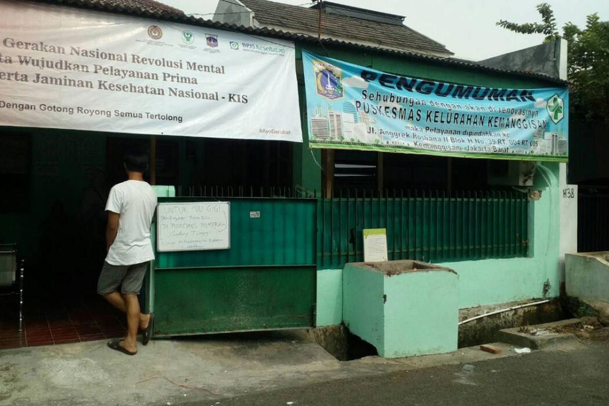 Selama proses renovasi, pelayanan kesehatan Puskesmas Kemanggisan, Jakarta Barat dipindahkan ke rumah warga, Rabu (17/5/2017).