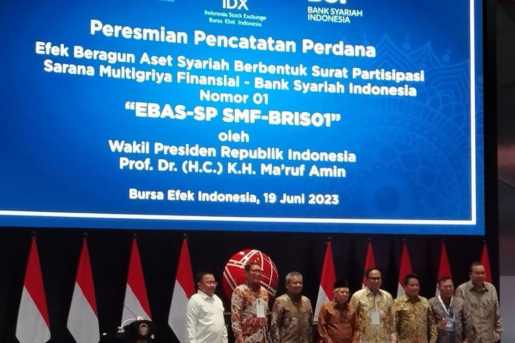Pencatatanana Efek Beragun Aset Syariah Sarana Multigriya Finansial-Bank Syariah Indonesia di BEI, Senin (19/6/2023).