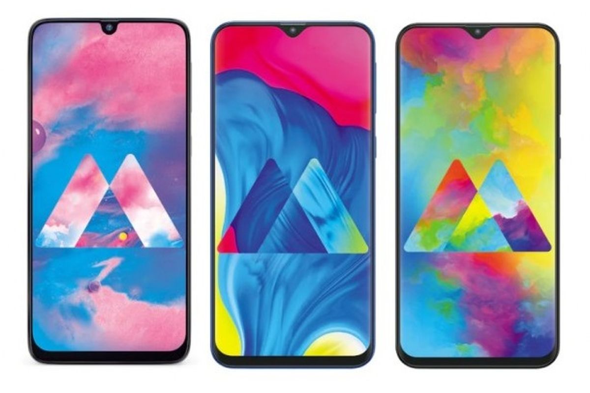 Galaxy M30, Galaxy M20, dan Galaxy M10 terpampang secara berurutan.