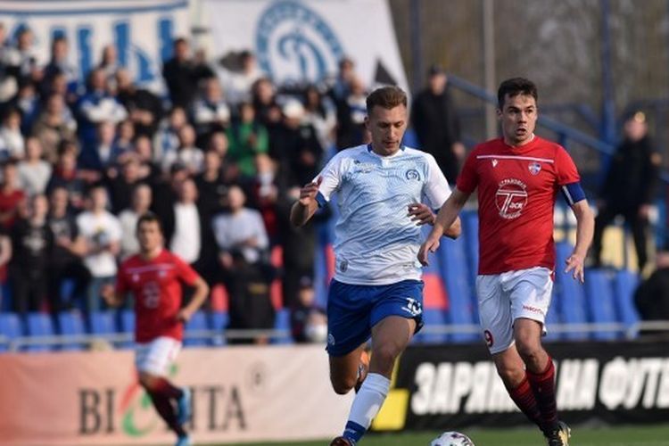 Pertandingan derbi FC Minsk vs Dinamo Minsk pada pekan kedua Liga Belarusia yang digelar di FC Minsk Stadium, 28 Maret 2020.