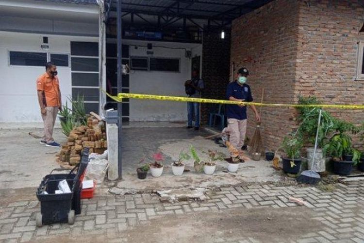 Tim Inafis dan Labfor Polda Sumut mendatangi rumah pendeta yang menjadi korban penembakan Selasa, (28/6/2022). 

