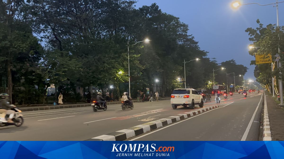 Massa Demo Mahasiswa Bubar, Jalan Medan Merdeka Selatan Kembali Dibuka