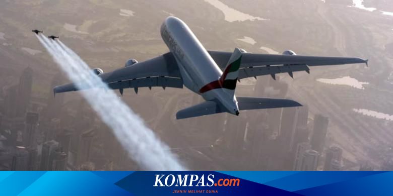 Manusia Bersayap Kejar Airbus A380 Di Atas Kota Dubai