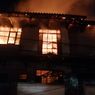 Pemiliknya Bakar Obat Nyamuk lalu Ditinggal, Rumah 2 Lantai di Duren Sawit Terbakar