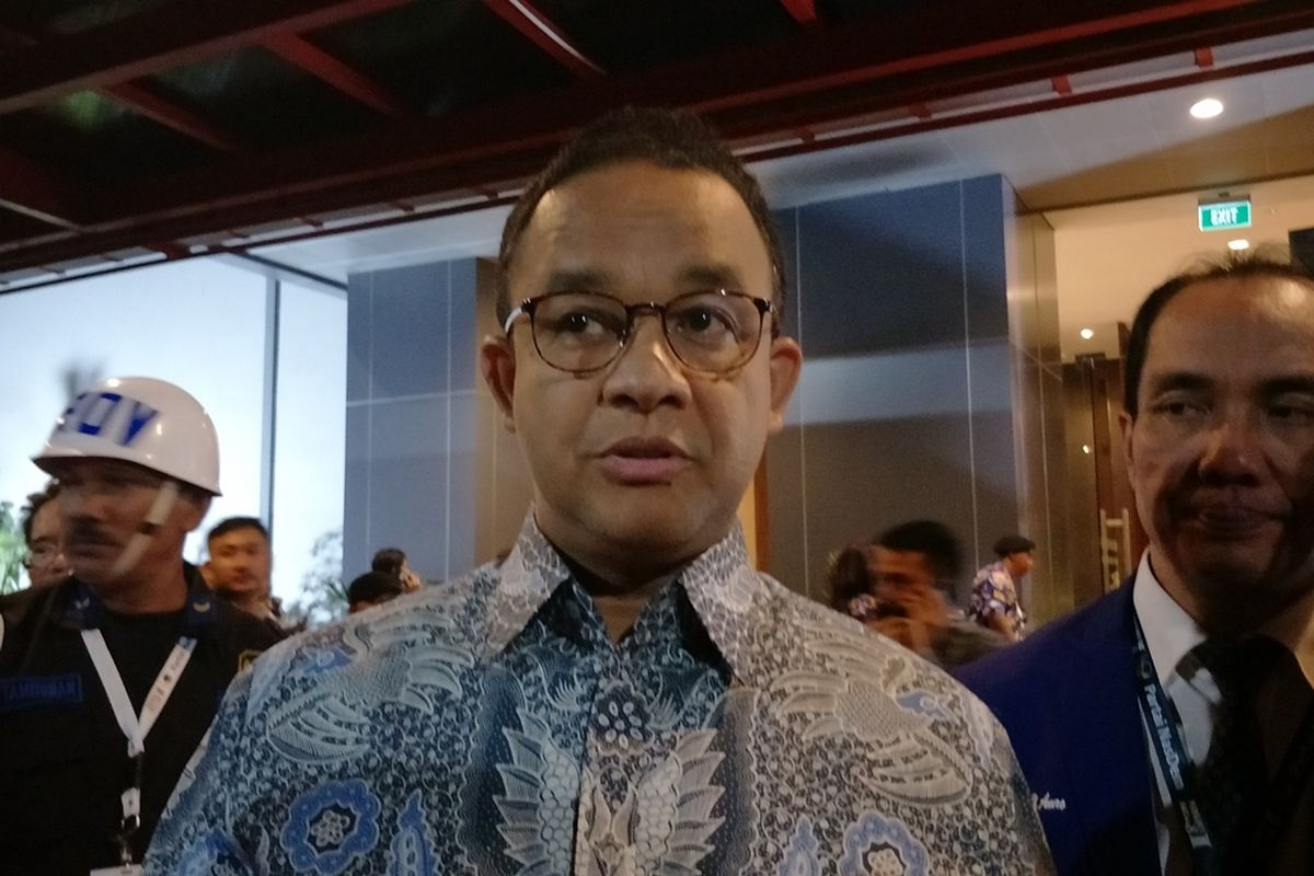 Gubernur DKI Jakarta Anies Baswedan seusai menghadiri Kongres Partai Nasdem di JIExpo Kemayoran, Jakarta Pusat, Jumat (8/11/2019) malam.