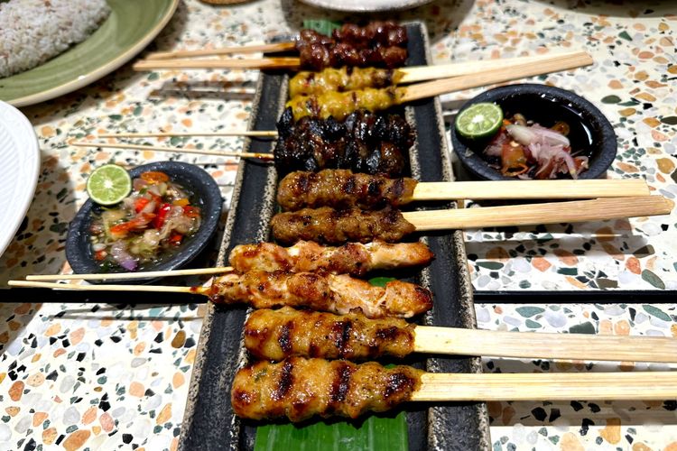 Aneka menu makanan di Senayan park