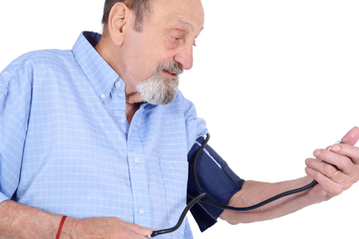 Ilustrasi hipertensi pada lansia. Studi baru menemukan hubungan tekanan darah tinggi pada lansia dapat mempengaruhi kesehatan mental.
