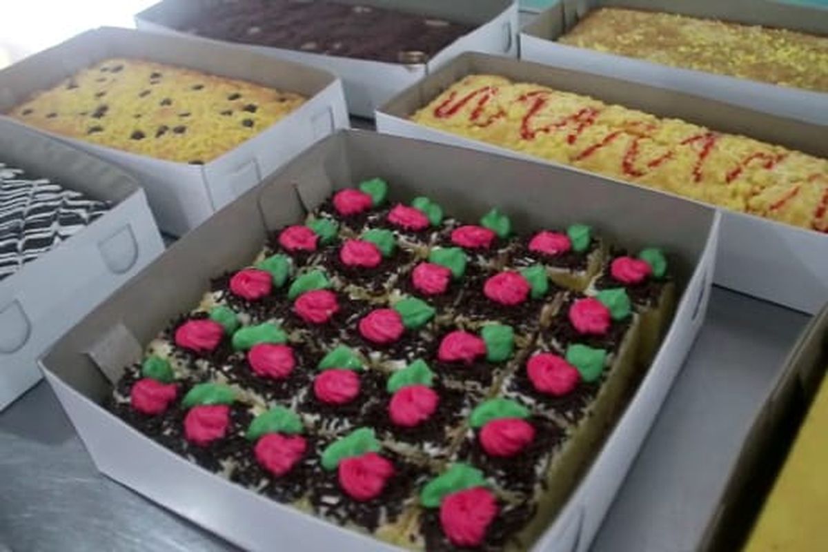 Wanita asal Desa Bayem, Kecamatan Kutoarjo, Kabupaten Purworejo, Jawa Tengah bernama Erna Susilowati (45). Erna mulai mengeluti usaha roti sejak 15 tahun silam, tepatnya sejak tahun 2007 yang lalu.