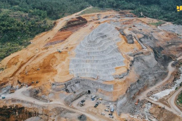 Pembangunan Bendungan Bagong di Kabupaten Trenggalek, Jawa Timur.