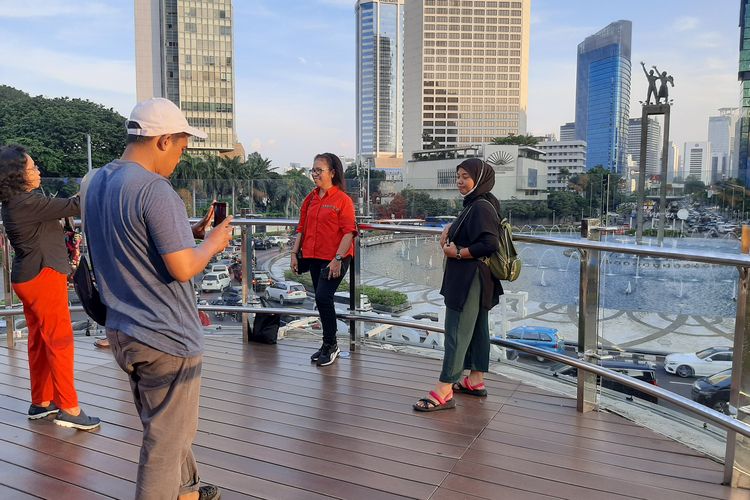 Tempat Foto di Halte Transjakarta Bundaran HI, Jakarta