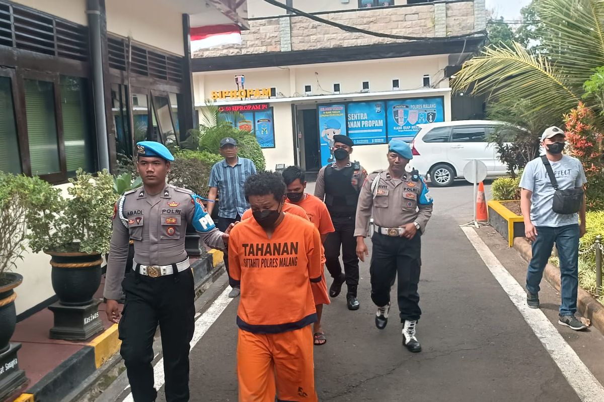 Pelaku curanmor di Kabupaten Malang saat digelandang di Polres Malang.