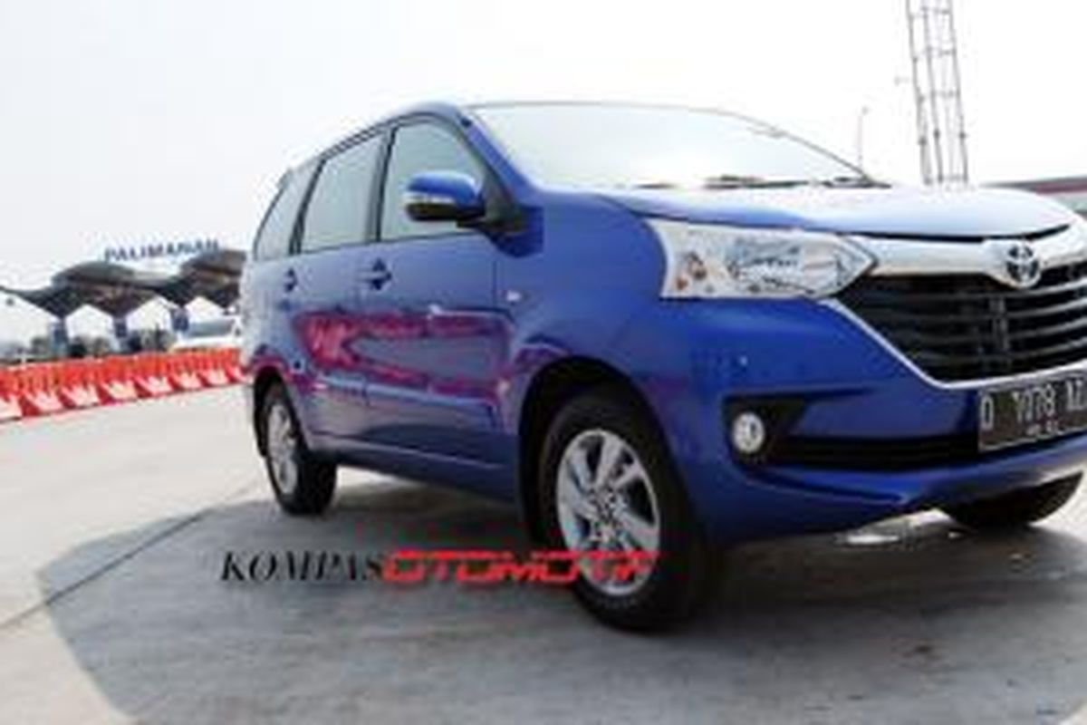 Grand New Avanza di pintu tol Palimanan,