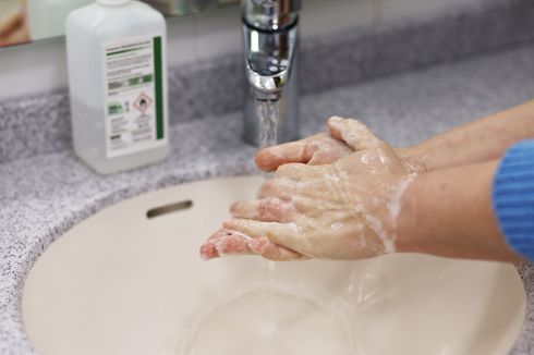 Penting, Segera Cuci Tangan Setelah Menyentuh Benda Ini!