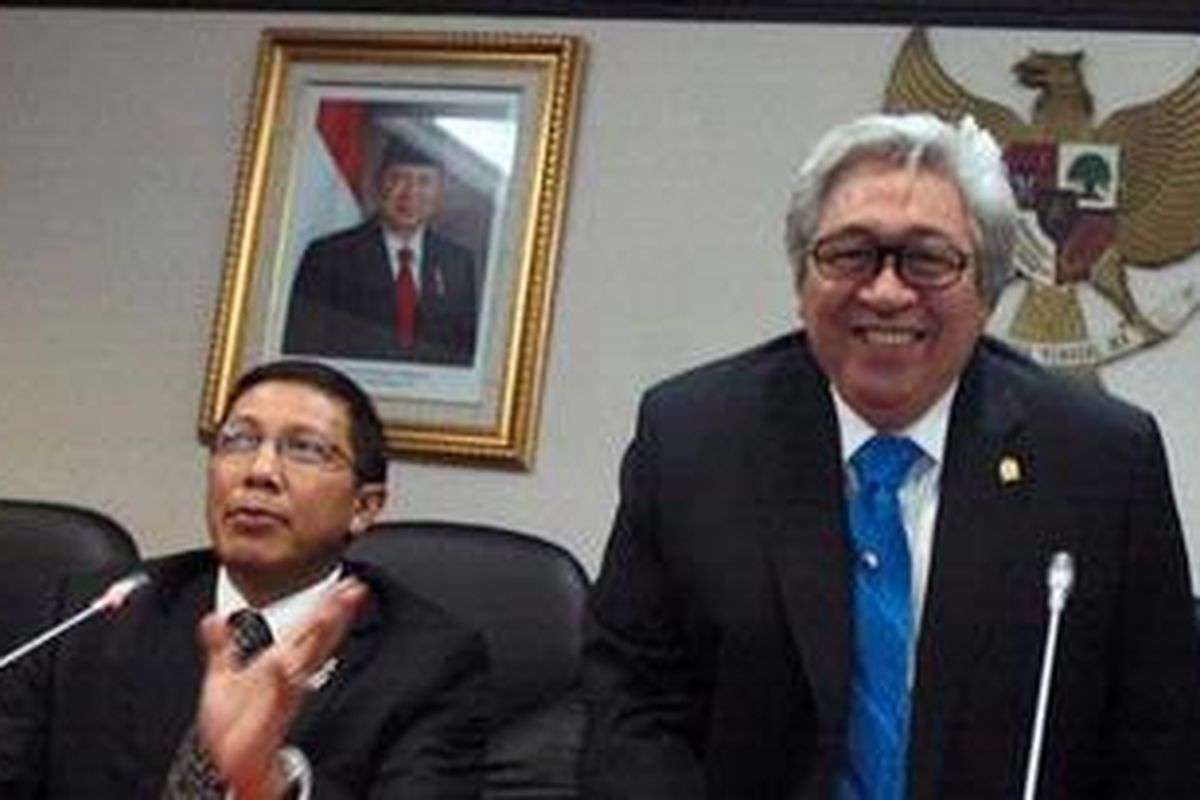 Taufik Kiemas (kanan).