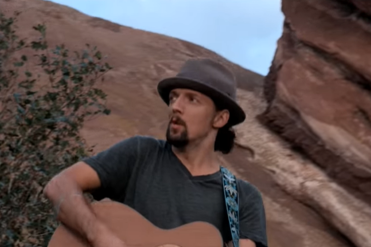 Jason Mraz dalam video klip 93 Million Miles