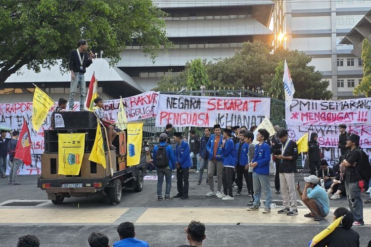 Mahasiswa Koas RSUP Dr Kariadi Ikut Aksi, Resah Jabatan Sipil Dicaplok TNI/Polri 