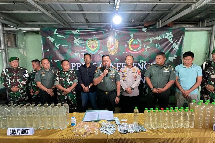 Ratusan drum berisi tuak siap edar disita jajaran Koramil Soreang, Kabupaten Bandung, Jawa Barat, Kamis (6/2/2025) rencananya tuak tersebut akan disebarkan di Kabupaten Bandung dan Sumedang