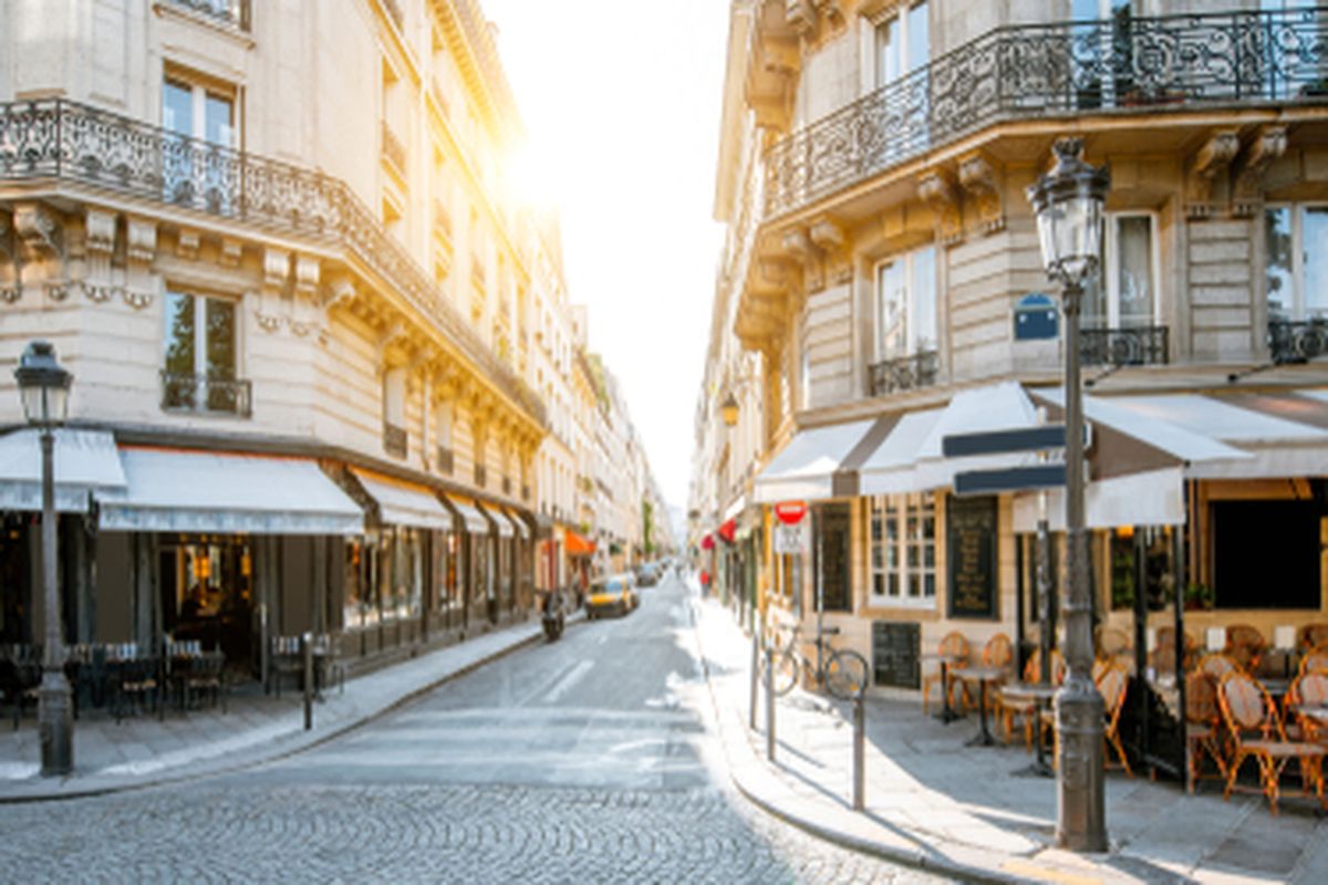 Deretan kafe di kota Paris.