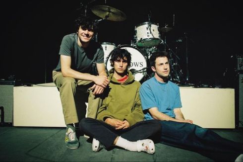 Lirik dan Chord Lagu Let the Sun In - Wallows