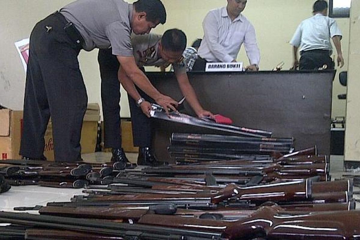 Ratusan senapan angin ilegal diamankan polisi di Malang. Senapan tersebut dijual di Jawa dan luar Jawa, Senin (30/6/2014).