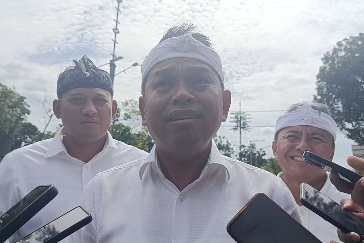 Gubernur Jawa Barat, Dedi Mulyadi saat ditemui di Kantor Kementerian Dalam Negeri (Kemendagri) Jakarta, Rabu (22/10/2025). 