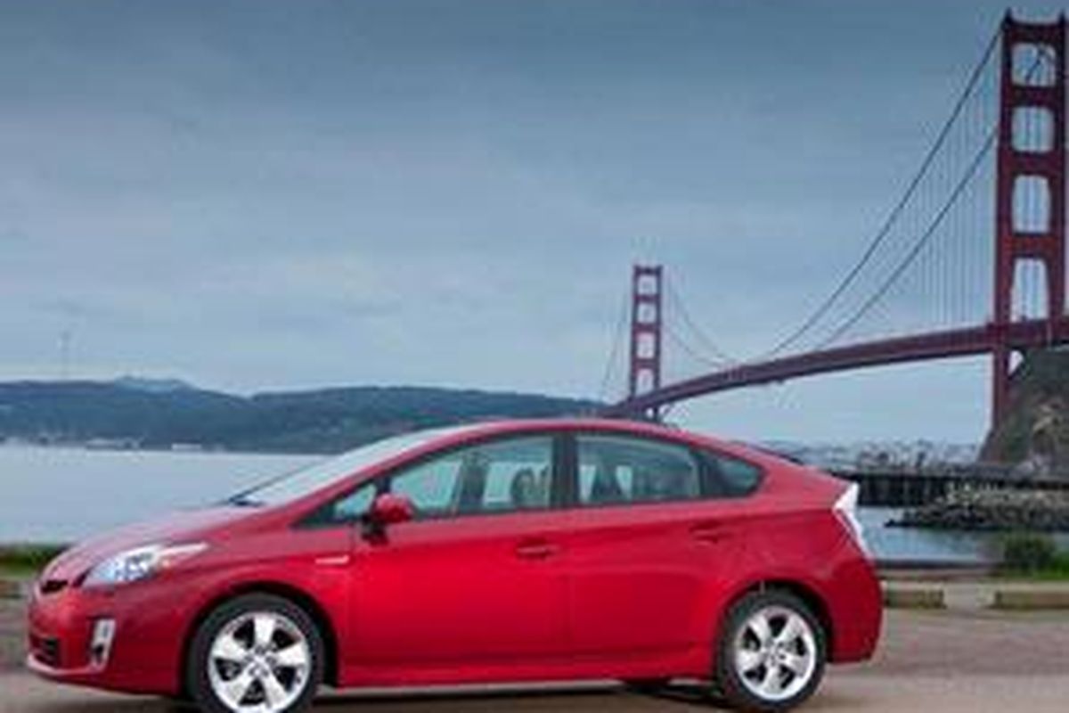 Toyota Prius Gen-3, mobil terlaris di Jepang tahun lalu.