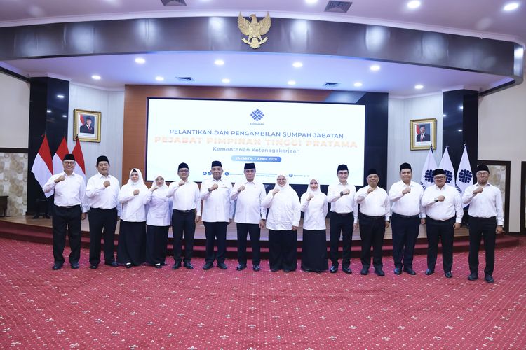 Menteri Ketenagakerjaan (Menaker) Yassierli melantik dan mengambil sumpah jabatan 12 pejabat pimpinan tinggi pratama di Kementerian Ketenagakerjaan (Kemnaker), Jakarta, Selasa (7/4/2026).

