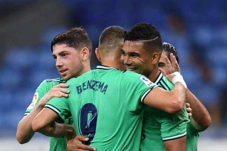 Pemain Real Madrid merayakan gol Casemiro ke gawang Espanyol pada Senin (29/6/2020) dini hari WIB.