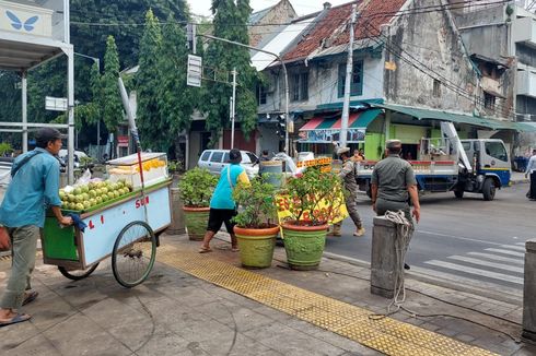 Bakal Direlokasi karena Bikin Macet, 75 Persen PKL di Depan Pasar Ciracas Menolak Pindah ke Lokasi Binaan