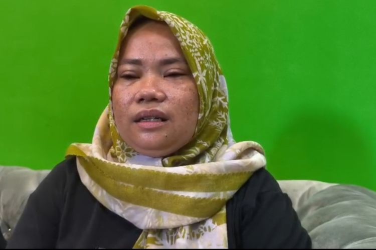 Ratna Nurlaelasari, istri pekerja bangunan yang mwnjadi korban penembakan KKB di Papua ditemui di rumahnya, Purwakarta, Jawa Barat, Rabu (4/6/2025).