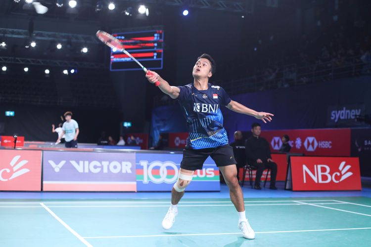 Tunggal putra Indonesia, Anthony Sinisuka Ginting, saat menjalani duel kontra utusan Hong Kong, NG Ka Long Angus, dalam 32 besar Australian Open 2023, pada Rabu (2/7/2023). Terkini, Ginting berhasil melaju ke perempat final Australian Open 2023.