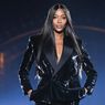 Pakai Lipstik, Cara Naomi Campbell Membangkitkan Semangat