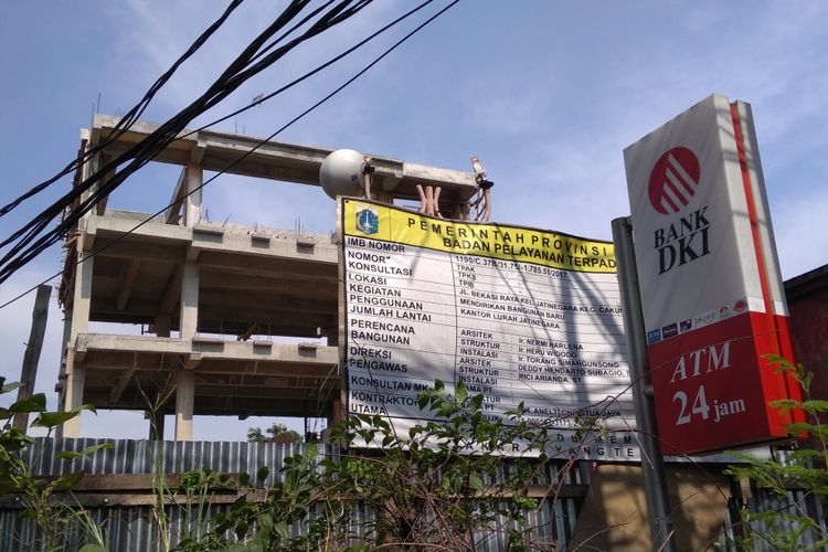 Kantor kelurahan Jatinegara mangkrak ditinggal kontraktor, Jumat (23/3/2018)