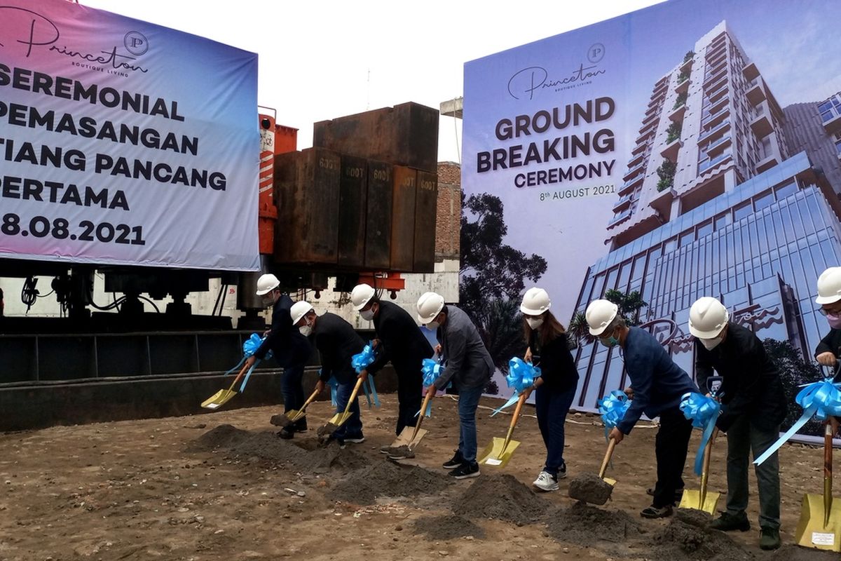 Ground breaking sebagai tanda dimulainya pembangunan Princeton Boutique Living, proyek apartemen yang berada di kawasan Ringroad, Kota Medan, Senin (9/8/2021)