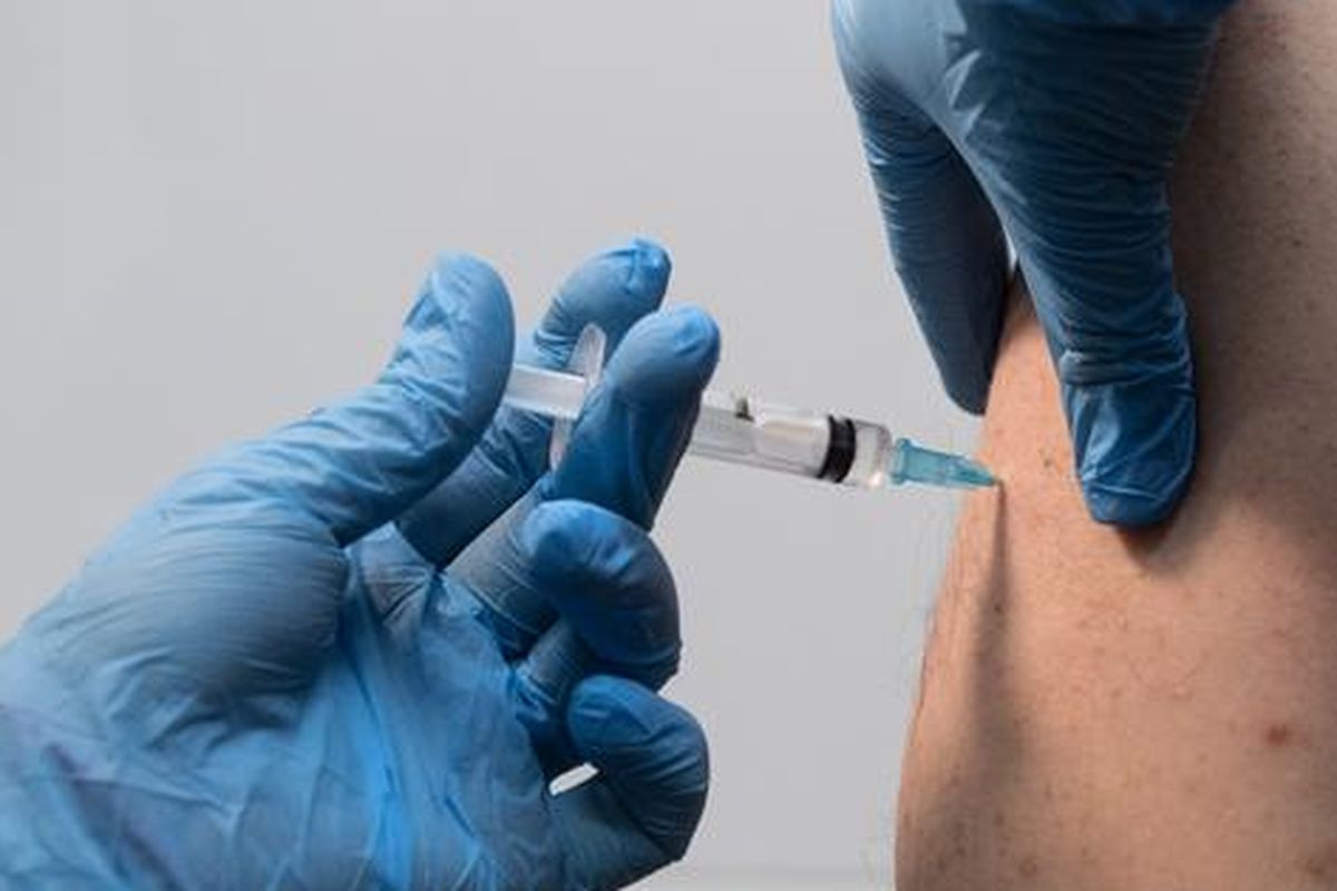 Ilustrasi penyuntikan vaksin Covid-19.