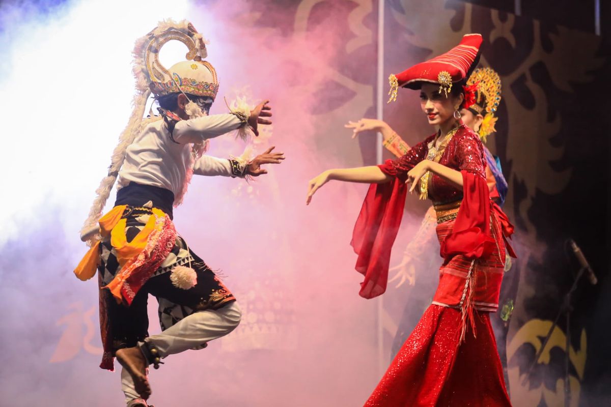 Tarian Multietnis Kota Medan dipamerkan pada Rakor Komwil I APEKSI di Kota Batam, Kepri, Rabu (14/6/2023).